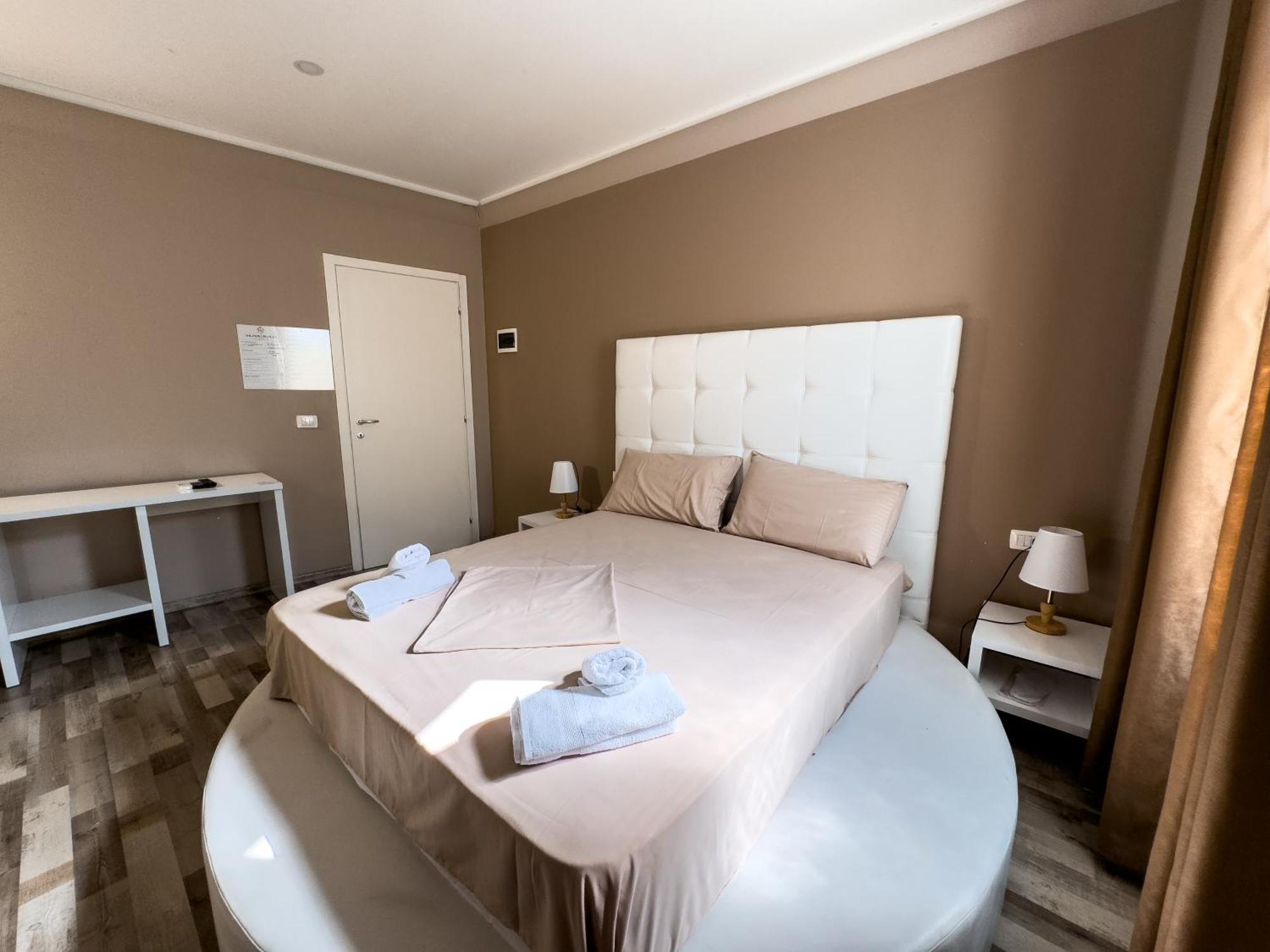 Shkodra Budget Hotel Exterior photo